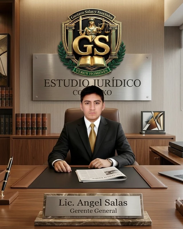 Lic. Angel Salas, Gerente General